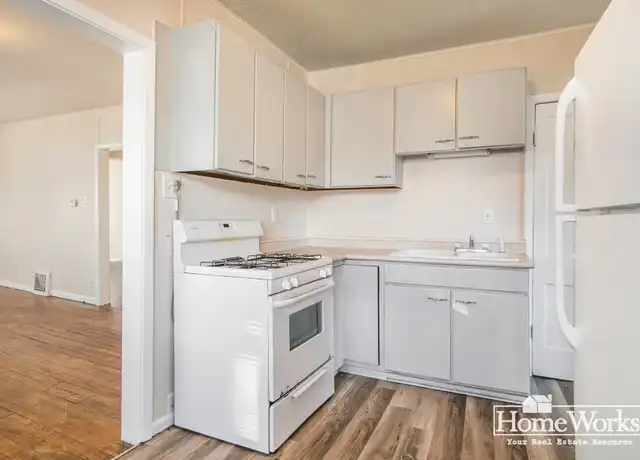 Property at 915 S Logan St Unit B-1, South Bend, IN, 46615, 2 beds, 1 bath, [object Object]