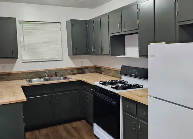 Property at 165 Midway Dr Unit C, Oliver Springs, TN, 37840, 2 beds, 1 bath, [object Object]