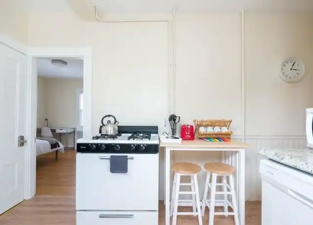 Property at 8 Eliot Ave Unit 1 A, Chestnut Hill, MA, 02467, 1 bed, 1 bath, [object Object]