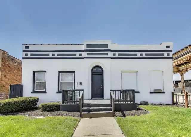 Property at 322 N Lamon Ave Unit 1, Chicago, IL, 60644, 3 beds, 1 bath, [object Object]