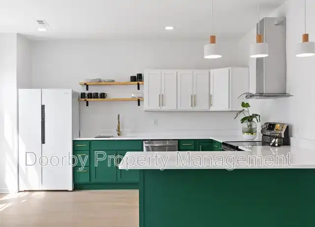 Property at 913 S Highland Park Ave, Chattanooga, TN, 37404, 3 beds, 2 baths, [object Object]