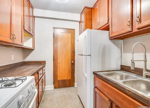 Property at 512 Algoma Blvd Unit 106, Oshkosh, WI, 54901, 2 beds, 1 bath, [object Object]