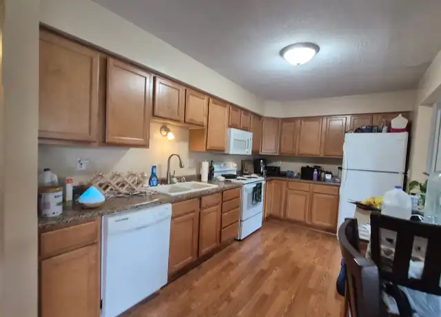 Property at 886 Wescott Sq Unit 104, St Paul, MN, 55123, 3 beds, 1 bath, [object Object]
