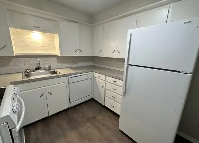 Property at 1220 S Rockford Ave Unit B, Tulsa, OK, 74120, 2 beds, 1 bath, [object Object]