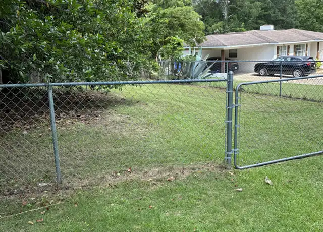 Property at 2131 E Cottonwood Rd, Dothan, AL, 36301, 3 beds, 2 baths, [object Object]