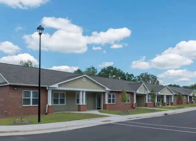 Property at 372 Ash St NE, Cochran, GA, 31014, 1 bed, 1 bath, [object Object]