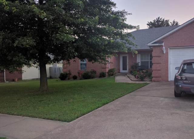 Photo of 2783 N Boxwood Dr, Fayetteville, AR 72703