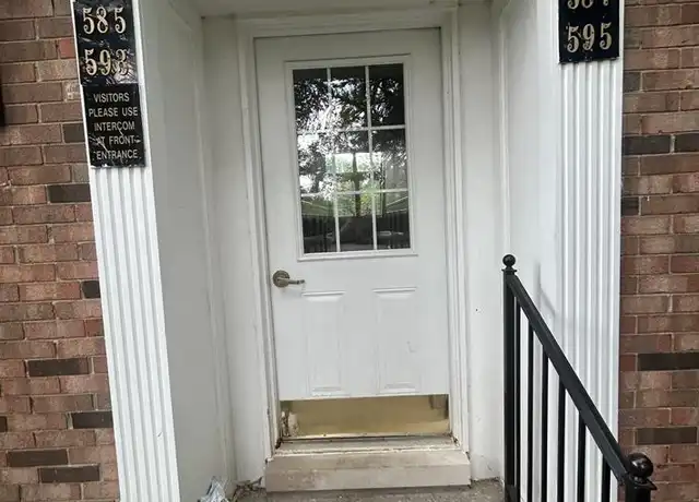 Property at 595 E Fox Hills Dr, Bloomfield Hills, MI, 48304, 2 beds, 2 baths, [object Object]