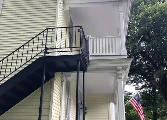 Property at 185 Main St, Warrenton, VA, 20186, 2 beds, 1 bath, [object Object]