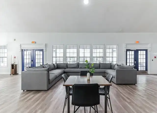 Property at Vivo Living Jacksonville - 7071 103rd St, Jacksonville, FL, 32210, 0 beds, 1 bath, [object Object]