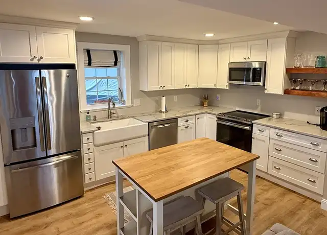 Property at 2 Roundy Rd Unit R, Marblehead, MA, 01945, 1 bed, 1.5 baths, [object Object]