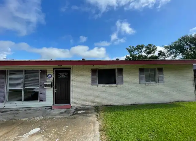 Property at 1409 Sunset Dr, Lake Charles, LA, 70607, 3 beds, 2 baths, [object Object]