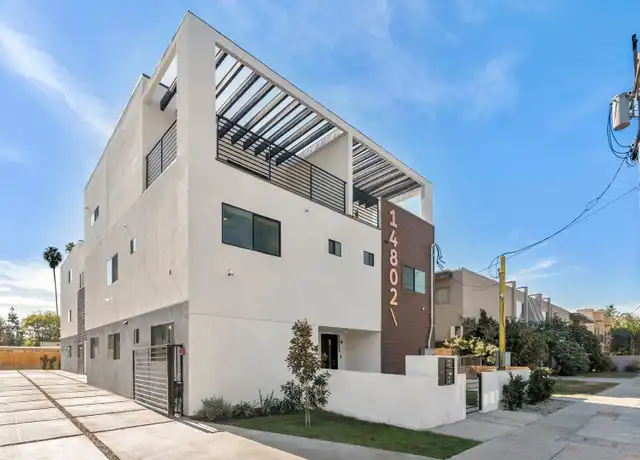 Property at 14802 Vanowen St, Van Nuys, CA, 91405, 6 beds, 6.5 baths, [object Object]