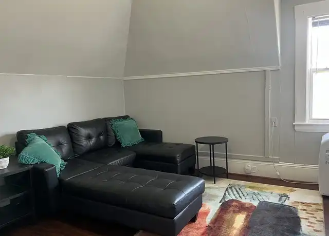 Property at 272 Front St Unit 5, Manchester, NH, 03102, 2 beds, 1 bath, [object Object]