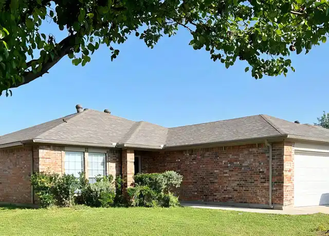 Property at 10465 Hideaway Trl, Fort Worth, TX, 76131, 3 beds, 2 baths, [object Object]