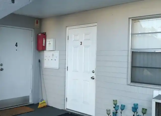 Property at 126 Cleveland St Unit 3, Lake Worth Beach, FL, 33461, 1 bed, 1 bath, [object Object]
