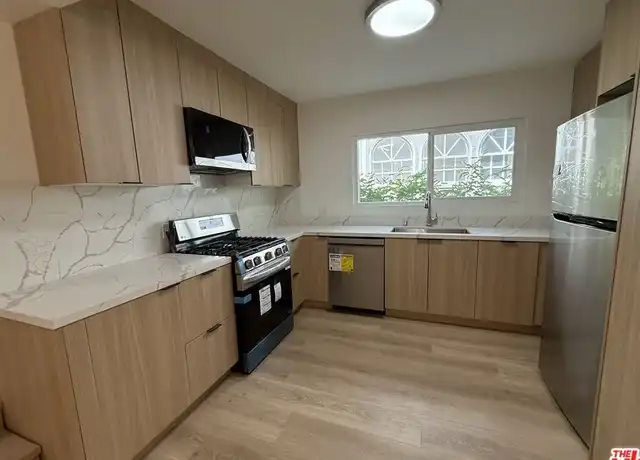 Property at 340 N Palm Dr Unit 2, Beverly Hills, CA, 90210, 2 beds, 2 baths, [object Object]
