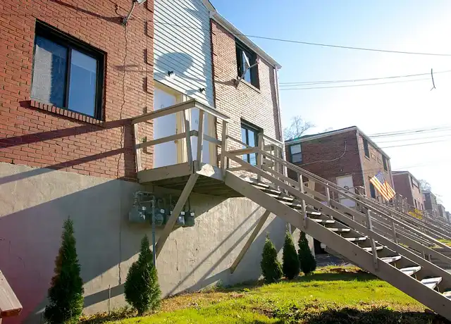 Property at Pinetree Gardens - 162 Victoria Dr, Brentwood, PA, 15227, 1 bed, 1 bath, [object Object]