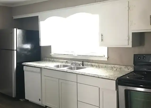 Property at 1319 W Walnut Ave, Gastonia, NC, 28052, 3 beds, 1 bath, [object Object]