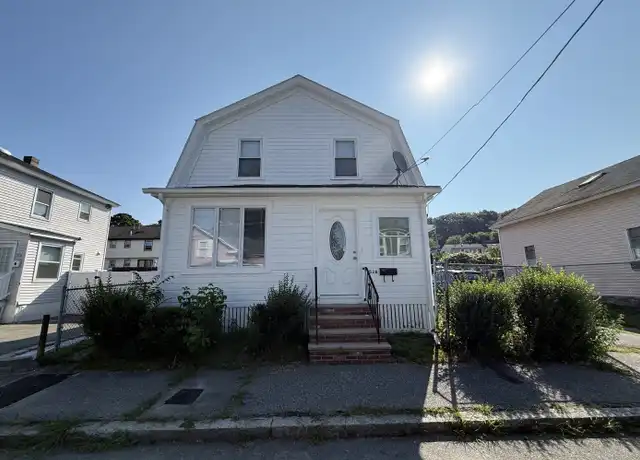 Property at 526 Concord St Unit 1, Lowell, MA, 01852, 2 beds, 1 bath, [object Object]