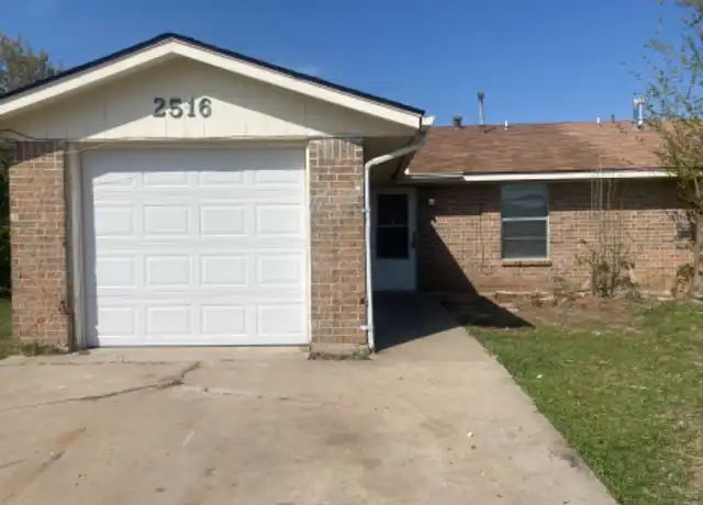 Property at 2516 NE Dearborn Ave, Lawton, OK, 73507, 2 beds, 1 bath, [object Object]