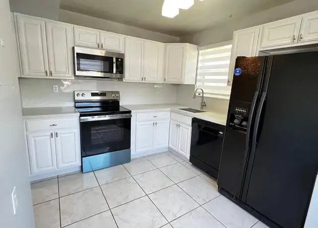 Property at 1200 SW 113th Ter, Pembroke Pines, FL, 33025, 2 beds, 2 baths, [object Object]