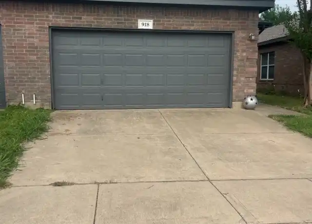 Property at 918 Walnut St, Burleson, TX, 76028, 3 beds, 2 baths, [object Object]
