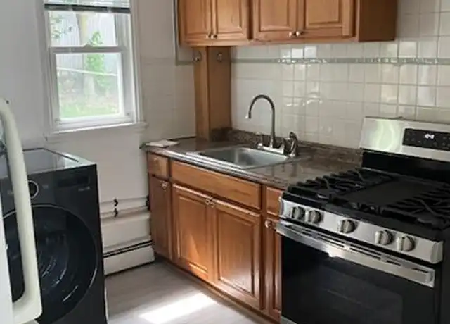 Property at 9 Lakeview Ave, Waltham, MA, 02451, 1 bed, 1 bath, [object Object]