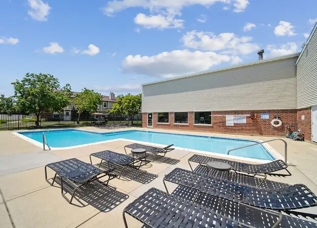 Photo of 313 W Happfield Dr, Arlington Heights, IL 60004
