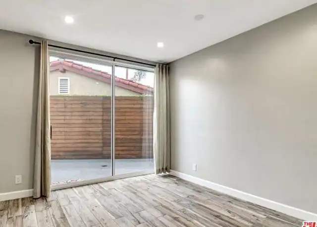 Property at 842 11th St Apt 3, Santa Monica, CA, 90403, 2 beds, 2 baths, [object Object]
