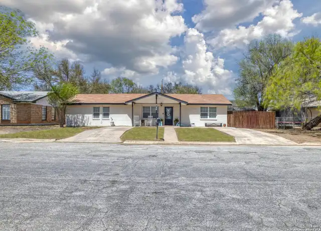 Property at 722 Barton St, Uvalde, TX, 78801, 4 beds, 2 baths, [object Object]