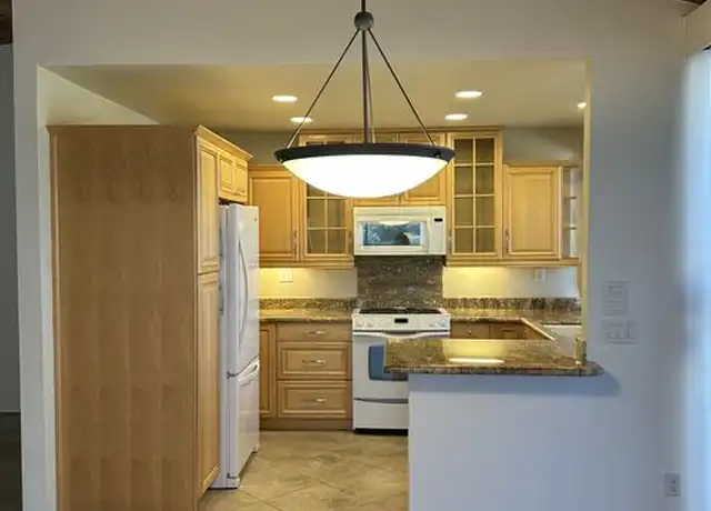 Property at 867 N Calle de Pinos, Palm Springs, CA, 92262, 2 beds, 2 baths, [object Object]