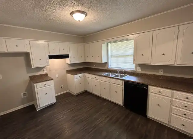 Property at 13 Northwood Dr, Conway, AR, 72034, 3 beds, 2 baths, [object Object]