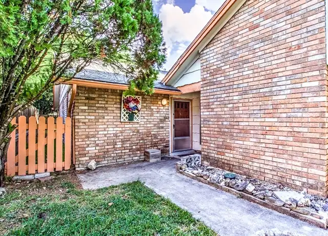 Property at 513 Tomahawk Trl Unit B, Kerrville, TX, 78028, 2 beds, 1 bath, [object Object]