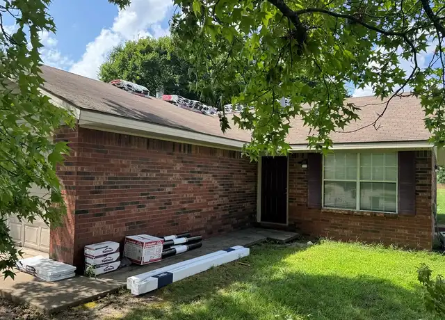 Property at 4420 W Franciscan Trl, Fayetteville, AR, 72704, 2 beds, 1.5 baths, [object Object]