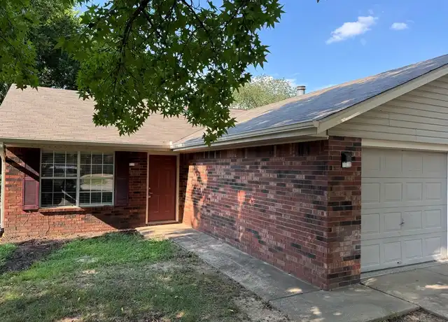 Property at 4420 W Franciscan Trl, Fayetteville, AR, 72704, 2 beds, 1.5 baths, [object Object]