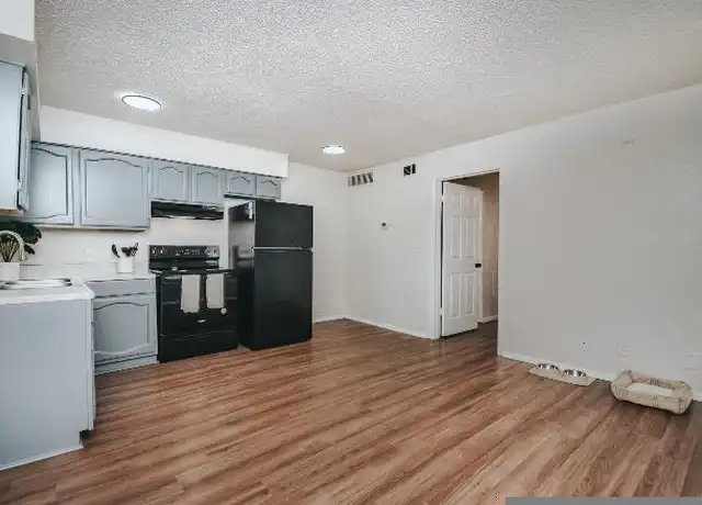 Property at 305 E Brazos St, Victoria, TX, 77901, 1 bed, 1 bath, [object Object]
