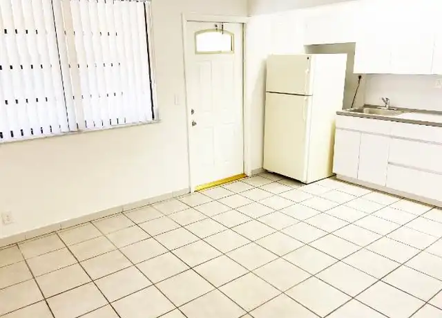 Property at 1824 Taft St, Hollywood, FL, 33020, 1 bed, 1 bath, [object Object]