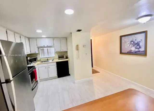 Property at 671 S Hollybrook Dr #104, Pembroke Pines, FL, 33025, 2 beds, 2 baths, [object Object]