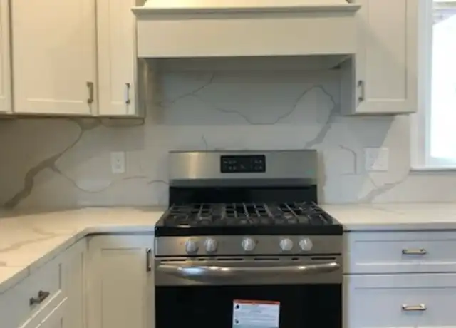 Property at 258 Main St Unit 1, Wakefield, MA, 01880, 2 beds, 2 baths, [object Object]