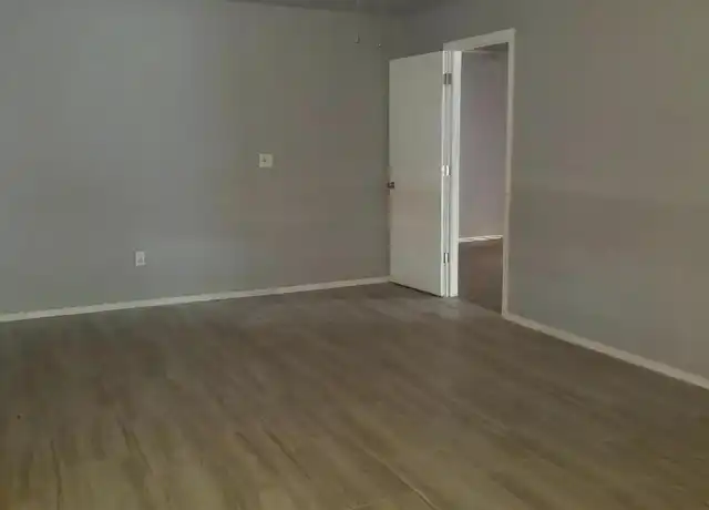 Property at 636 Yukon Ave, Yukon, OK, 73099, 4 beds, 2 baths, [object Object]