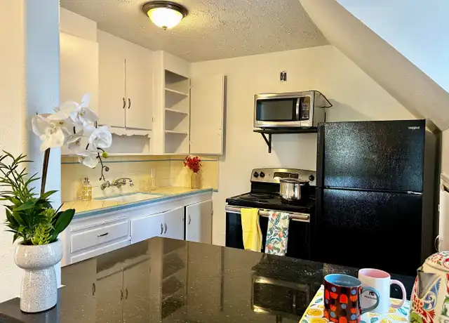 Property at 6429 Pacific Ave Unit 04, Tacoma, WA, 98408, 2 beds, 1 bath, [object Object]