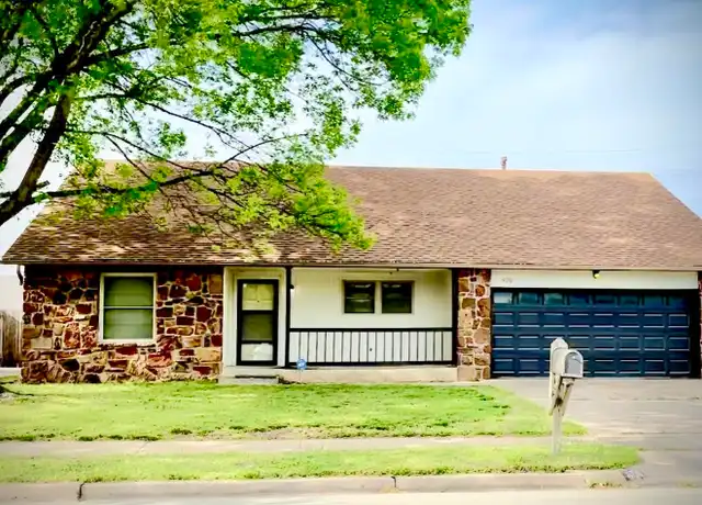Property at 400 W Vicksburg St, Broken Arrow, OK, 74011, 3 beds, 2 baths, [object Object]