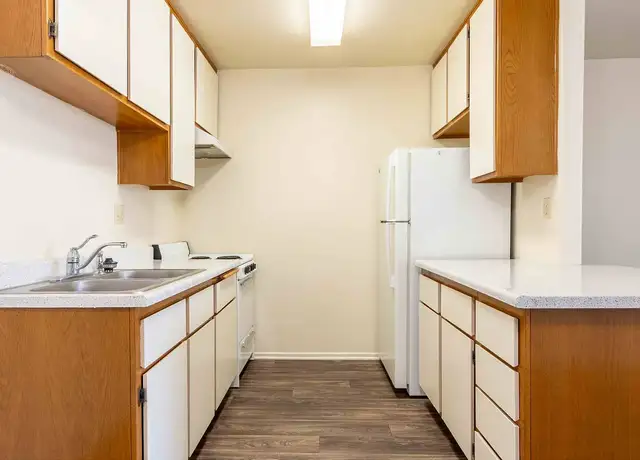 Photo of 16850 Jasmine St, Victorville, CA 92395