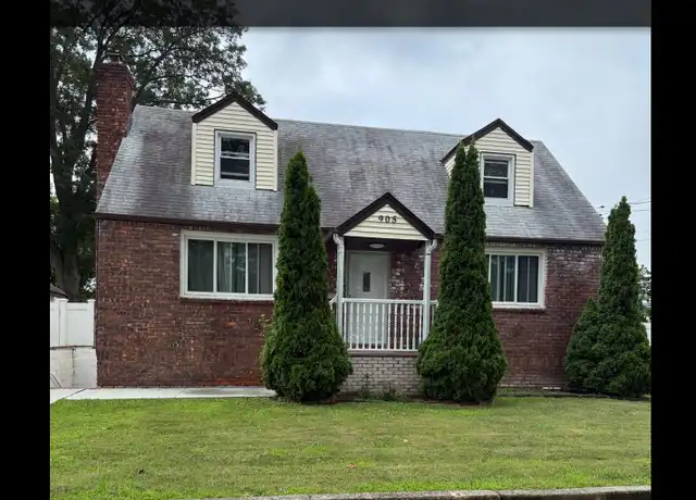 Property at 905 6th St, West Babylon, NY, 11704, 2 beds, 1 bath, [object Object]