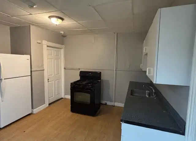 Property at 113 Spruce St Unit 1R, Leominster, MA, 01453, 1 bed, 1 bath, [object Object]