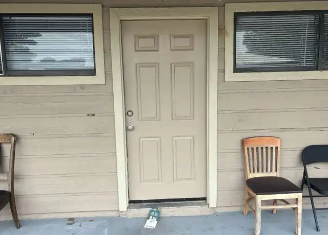 Property at 3822 NW Huntsboro St, Lake City, FL, 32055, 1 bed, 1 bath, [object Object]