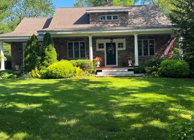 Property at 93 Kickemuit Ave, Bristol, RI, 02809, 3 beds, 2.5 baths, [object Object]