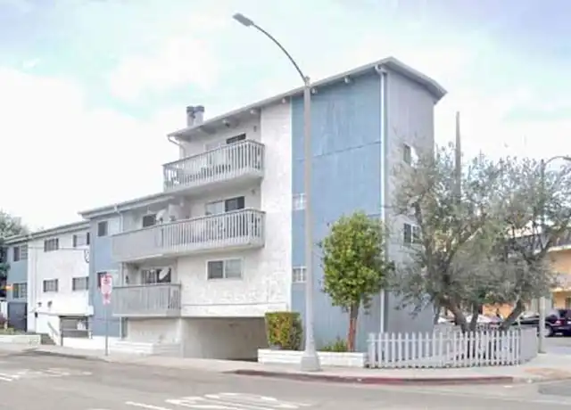 Property at 415 N Venice Blvd Unit 7, Venice, CA, 90291, 2 beds, 2 baths, [object Object]