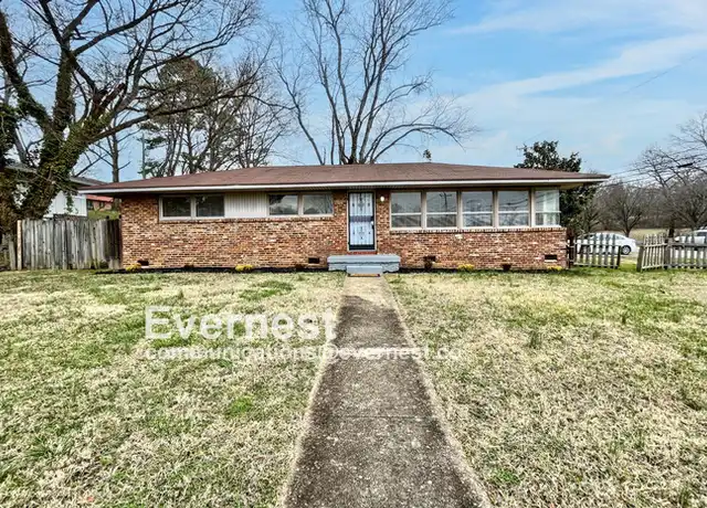 Property at 4905 Eastwood Dr, Chattanooga, TN, 37416, 3 beds, 2 baths, [object Object]